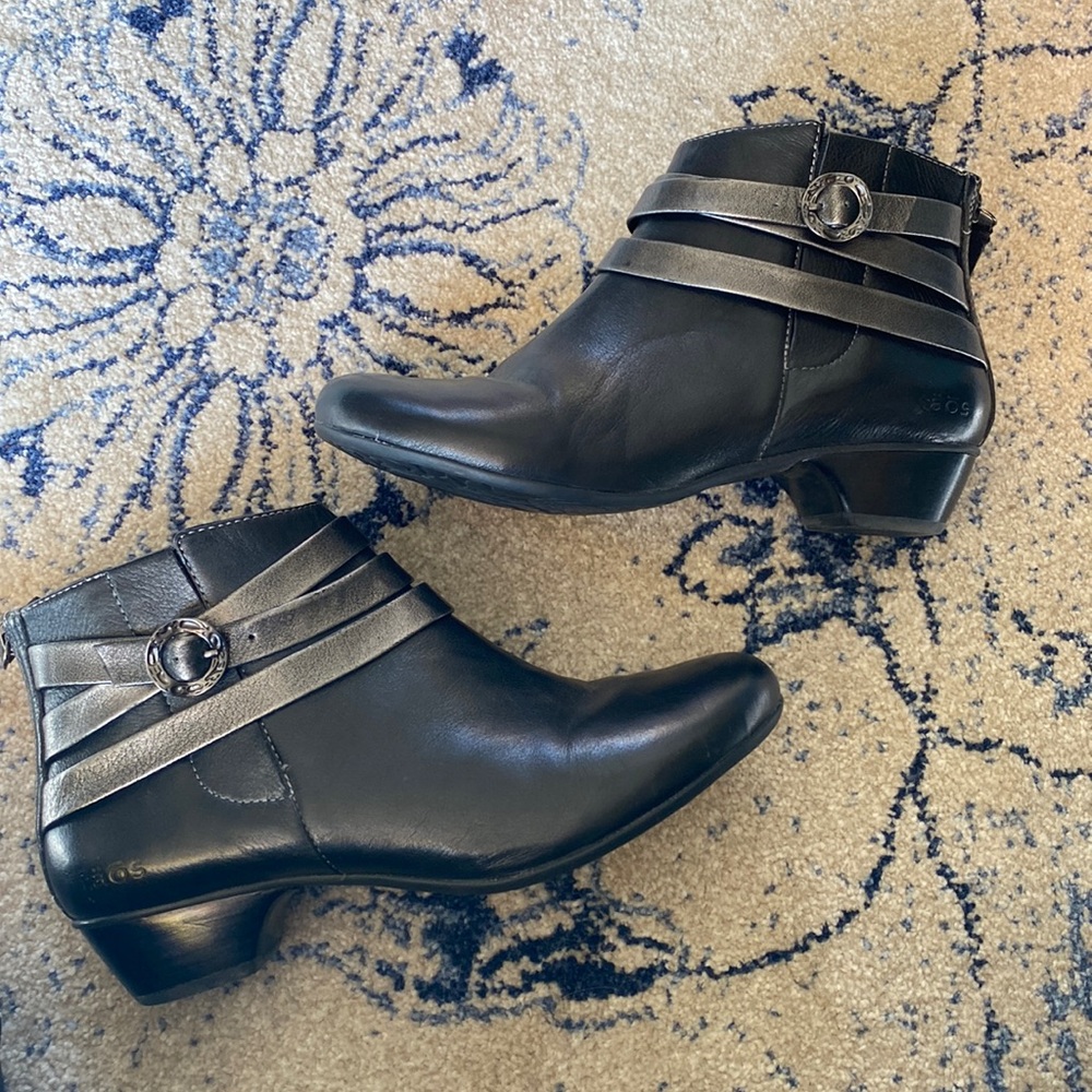 Taos booties size 9